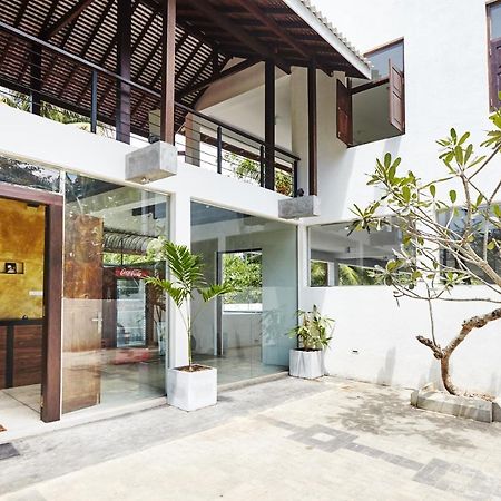 Drivethru Hostel Polhena Luaran gambar