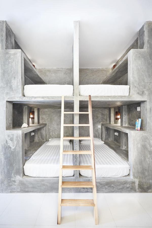 Drivethru Hostel Polhena Luaran gambar