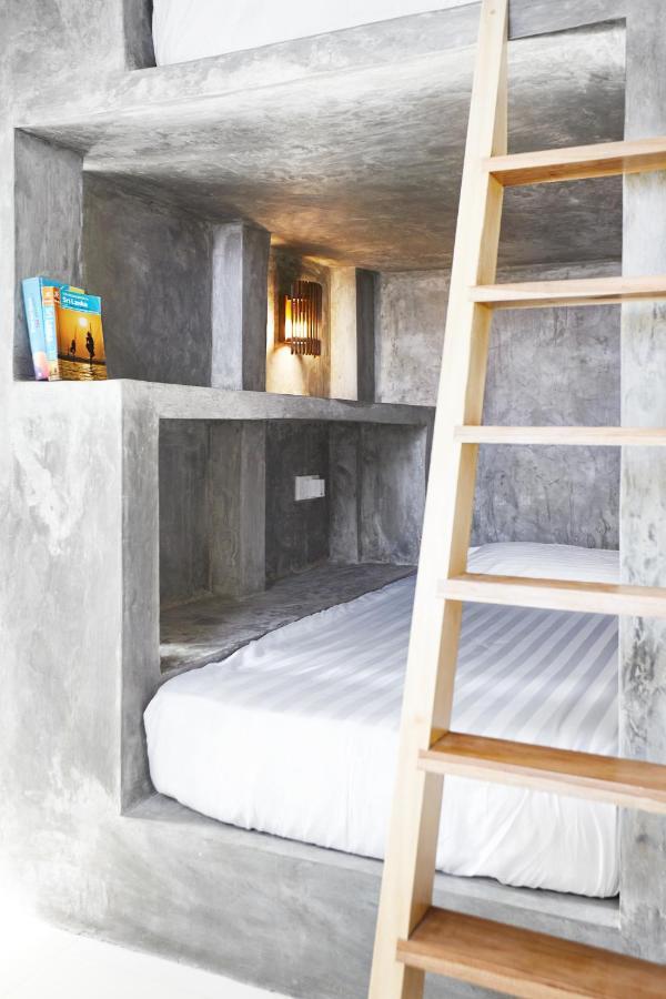 Drivethru Hostel Polhena Luaran gambar